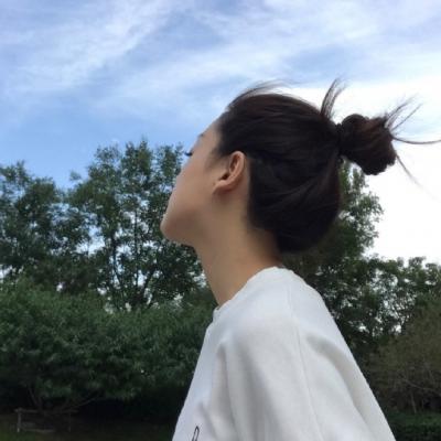 29张高清长发女生背影头像 适合当微信头像的氛围感背影图