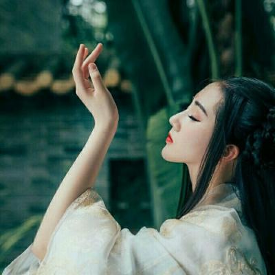 23张高清好看的女生古风微信头像，氛围感拉满