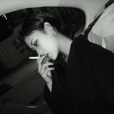 女生抽烟伤感霸气头像合集 12张高清图分享