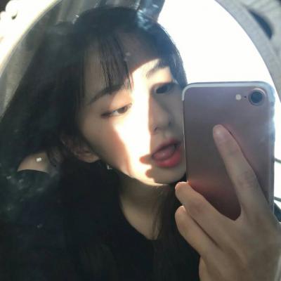 女生对着镜子用手机自拍的高清头像合集 共34张好看的镜拍女生头像