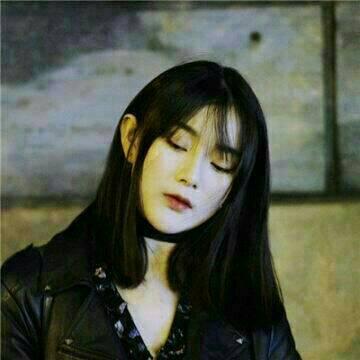 带血诡异颓废女生头像合集 14张可直接用