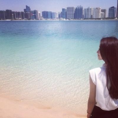 21张高清有质感的女生背影头像 简约气质拉满