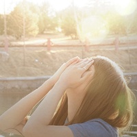 18张温柔氛围感拉满的暖色系女生头像合集