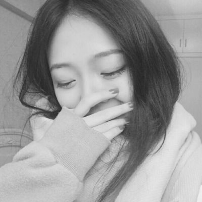 气质拉满！17张高清黑白女生微信头像精选