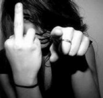 女生竖中指鄙视头像合集 9张霸气个性女生头像