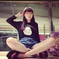 女生盘腿坐霸气头像合集，21张氛围感拉满