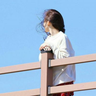 17张高清唯美女生背影头像 适合当头像的氛围感美图