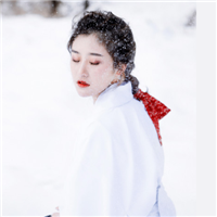 15张雪中女生QQ头像 氛围感拉满的雪景女生头像合集
