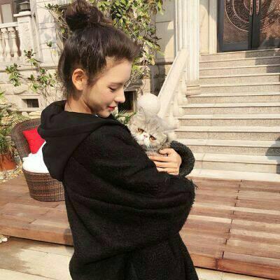 31张高清欧美风意境女生头像合集