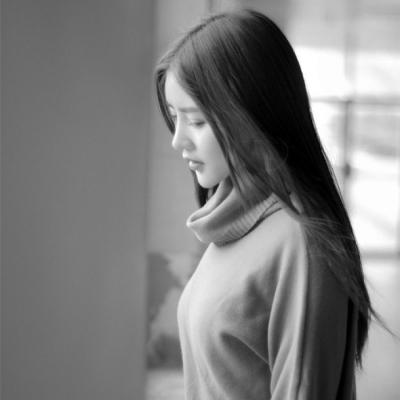 20张高清冷淡风黑白伤感女生头像合集