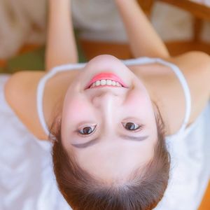 12张成熟阳光风格女生微笑头像 高清唯美氛围感拉满