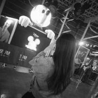 34张氛围感拉满的黑白女生背影头像