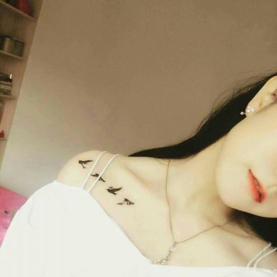 女生露锁骨QQ头像合集！7张高清性感露肩锁骨女生头像