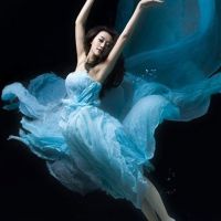 氛围感拉满！23张水中穿婚纱的女生头像合集