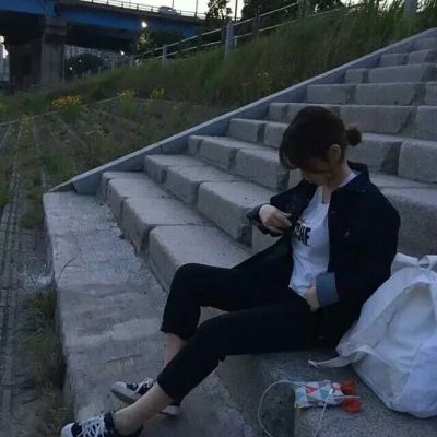 14张氛围感拉满的伤感颓废女生头像合集