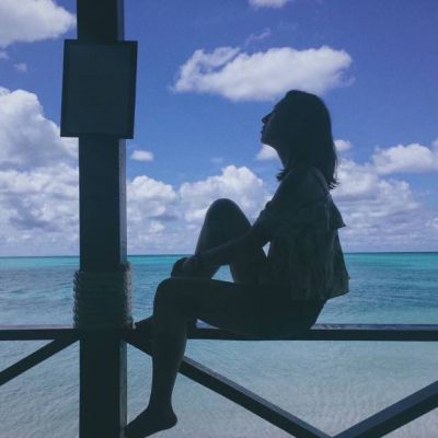 9张高清真人背影丧系女头 氛围感拉满的唯美头像合集