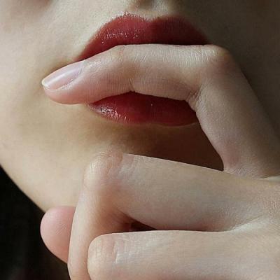21张高清霸气款！女生性感嘴唇微信头像合集