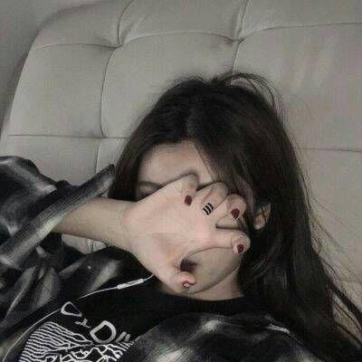 12张拽酷又带点痞气的女生头像合集
