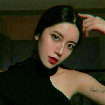 带血诡异颓废女生头像合集 14张可直接用