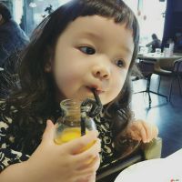30张超萌小女孩吃东西头像 软乎乎的女生萌娃头像合集