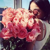 女生手捧花清新头像合集 共18张