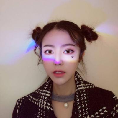 21张高清女生唯美时尚头像 氛围感拉满