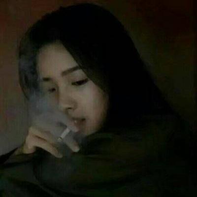 9张氛围感拉满的伤感抽烟女生头像