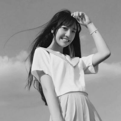 气质拉满！17张高清黑白女生微信头像精选