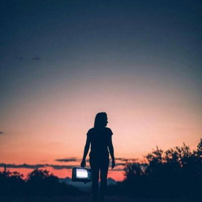 11张高清唯美女生孤独伤感背影头像合集