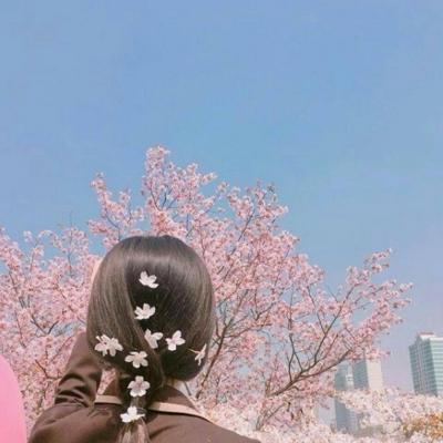 17张高清唯美女生背影头像 适合当头像的氛围感美图