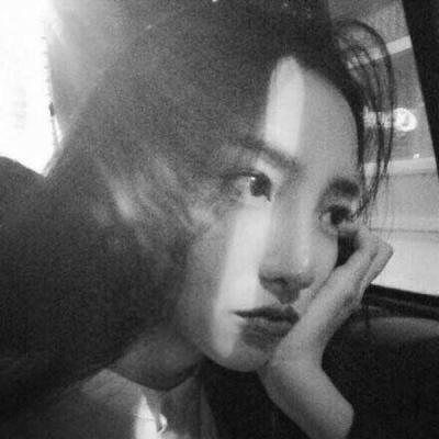 26张高冷霸气黑白女生头像 氛围感拉满的黑白女头合集