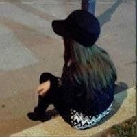 20张盘腿女生背影头像合集 免费下载