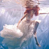 氛围感拉满！23张水中穿婚纱的女生头像合集