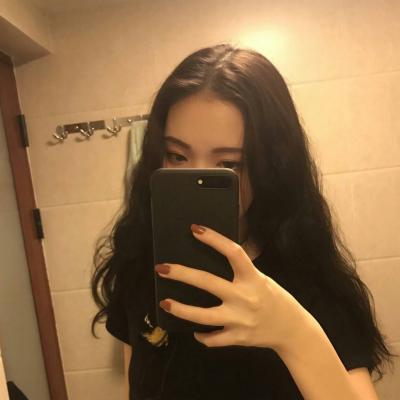 女生对着镜子用手机自拍的高清头像合集 共34张好看的镜拍女生头像