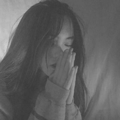 12张高清伤感女生黑白头像 快存起来用