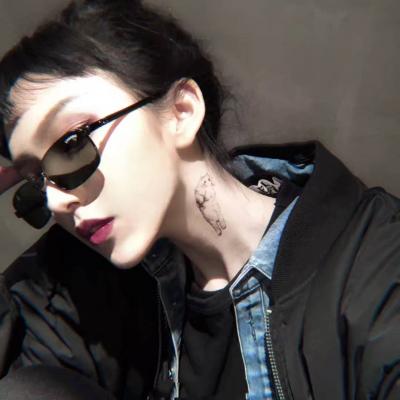 32张高清霸气款！孤独冷感女生头像合集