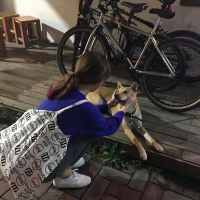 换上这些酷飒女生头像，出门走路都带风
