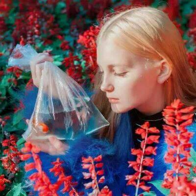 31张高清欧美风意境女生头像合集