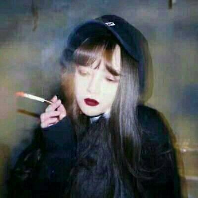 自带女王气场！10张抽烟女生高清头像分享