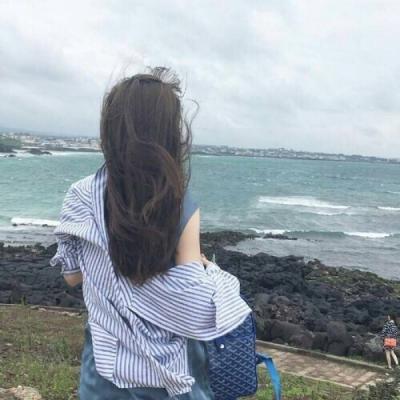 17张高清唯美女生背影头像 适合当头像的氛围感美图