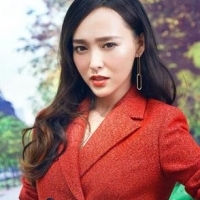 18张红衣女生微信头像 氛围感拉满的女生头像合集