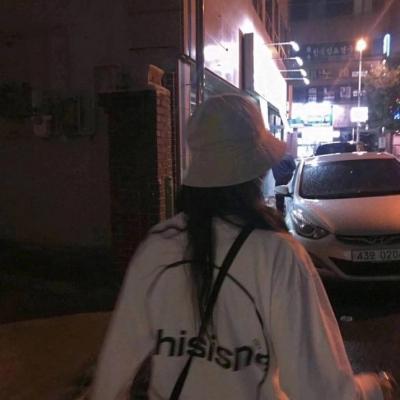 适合当抖音头像的女生背影图 高清无水印共33张