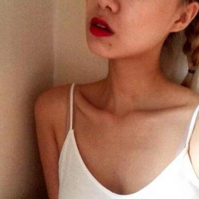 不露脸又霸气的女生锁骨头像 露锁骨氛围感拉满（33张）