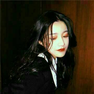 带血诡异颓废女生头像合集 14张可直接用