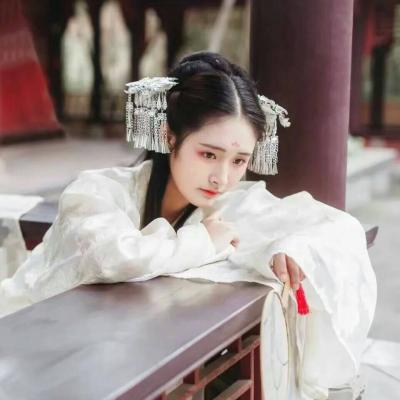17张高清好看的真人古风女生头像