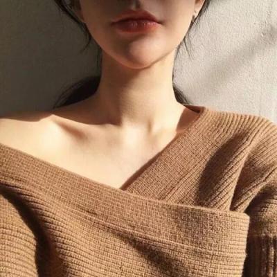 不露脸又霸气的女生锁骨头像 露锁骨氛围感拉满（33张）