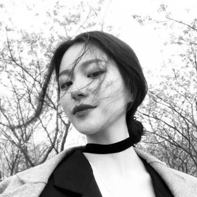 16张氛围感拉满的女生黑白伤感QQ头像