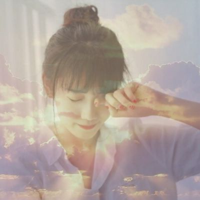 虚影模糊的伤感女生头像 共12张素材分享