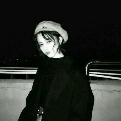 黑白伤感女生头像合集 12张高清颓废孤独风格女头