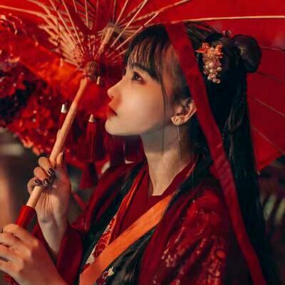 18张高清真人古风红衣女生QQ头像合集